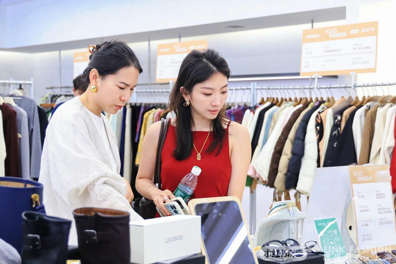 今天的朋友圈C位，被这场选品会承包了