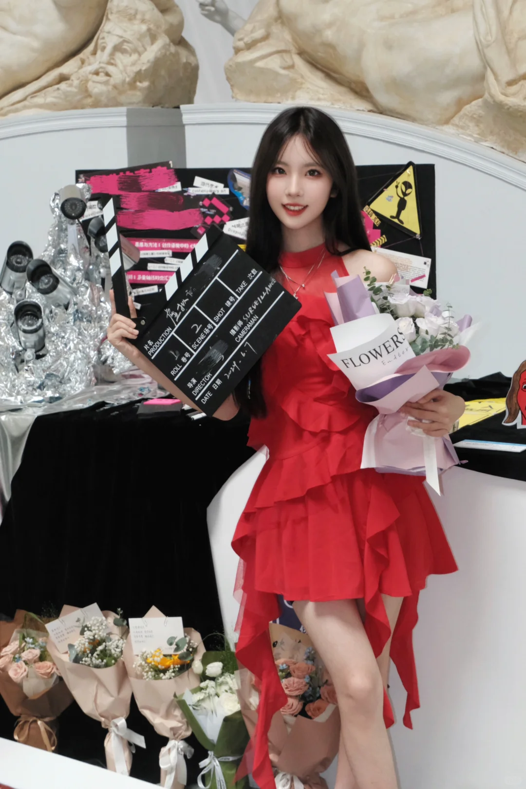 央美毕业展?和自己设计的海报合影啦