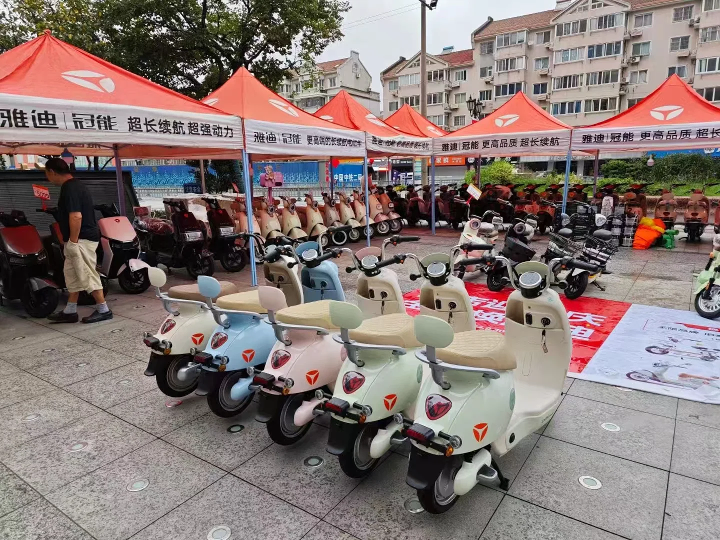 国庆雅迪展销会热卖中