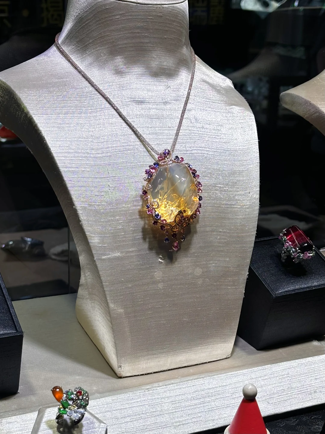 妈耶！北展已化身梦幻珠宝岛！免费坠入！