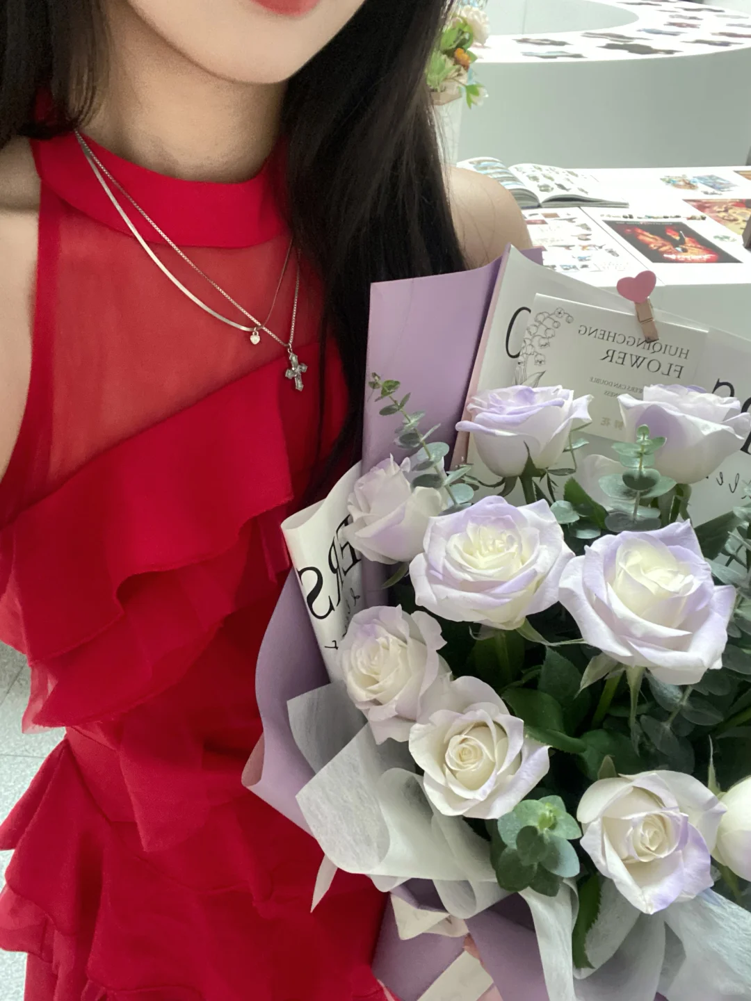 央美毕业展?和自己设计的海报合影啦