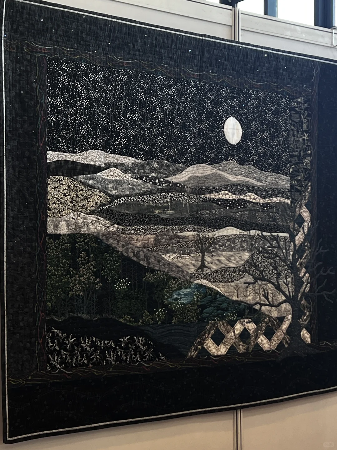 北服你是会办展的,这些居然是布拼出来的!