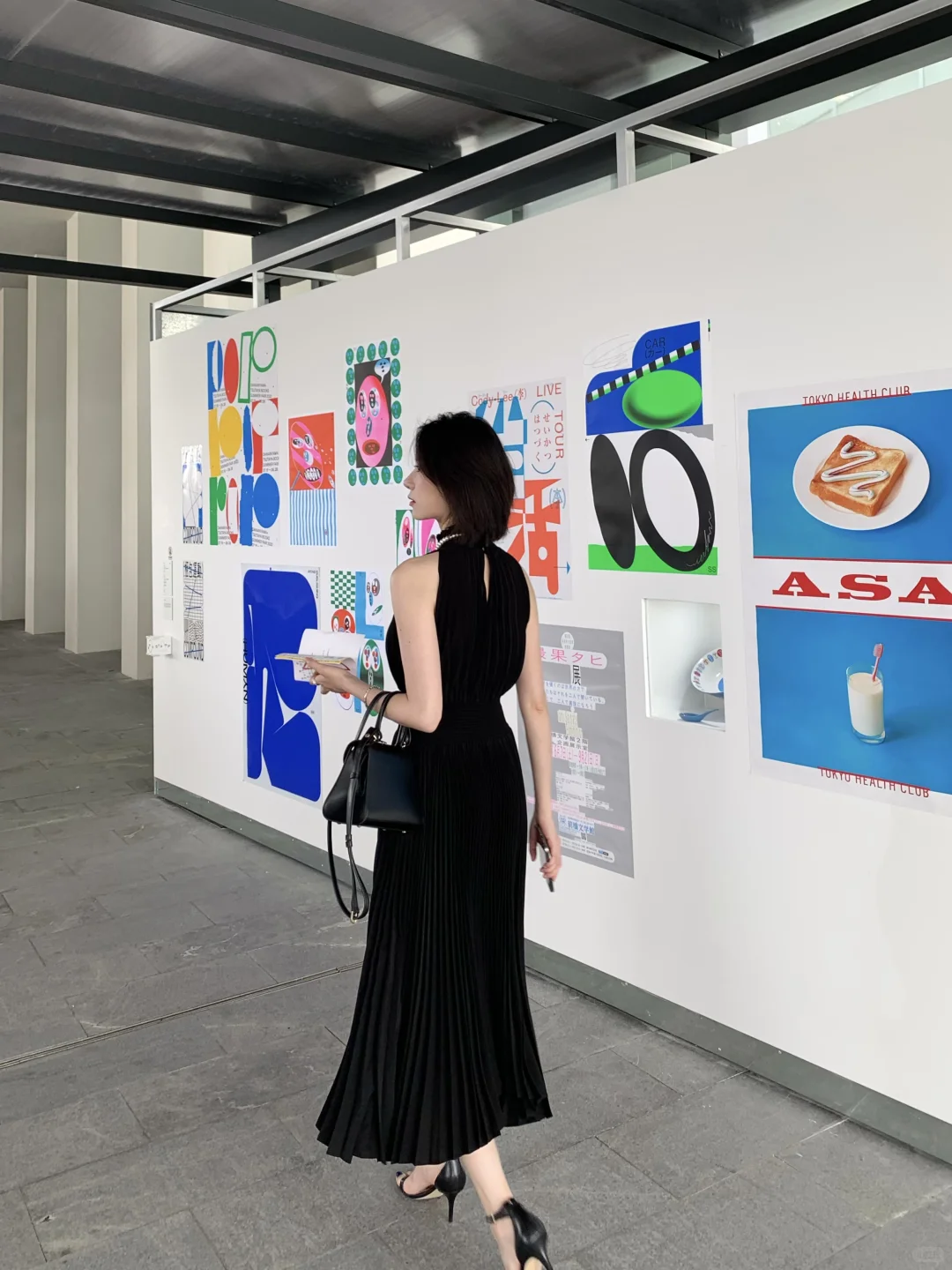 可以和你一起看展吗?