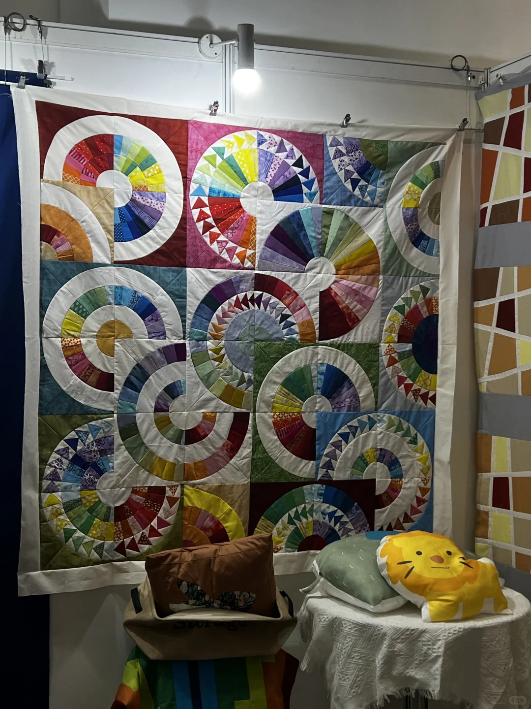 北服你是会办展的,这些居然是布拼出来的!