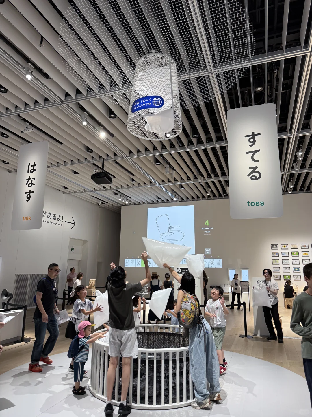 走进展览,像走进了一堂开放的设计课