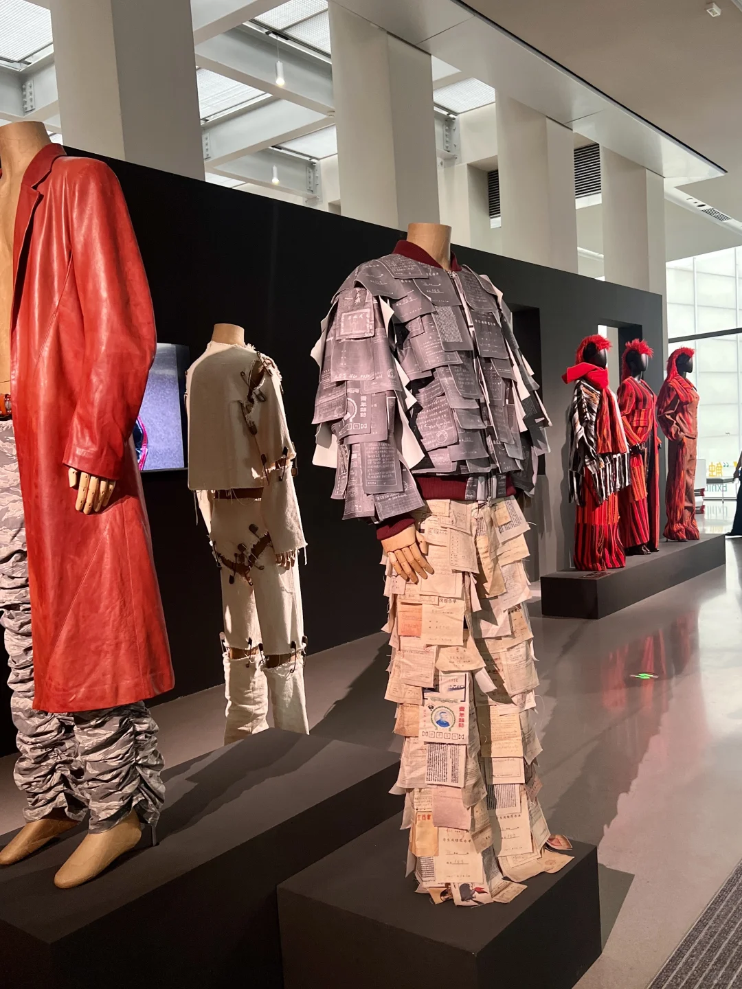 逛了设计展，西岸江边发了会呆?️