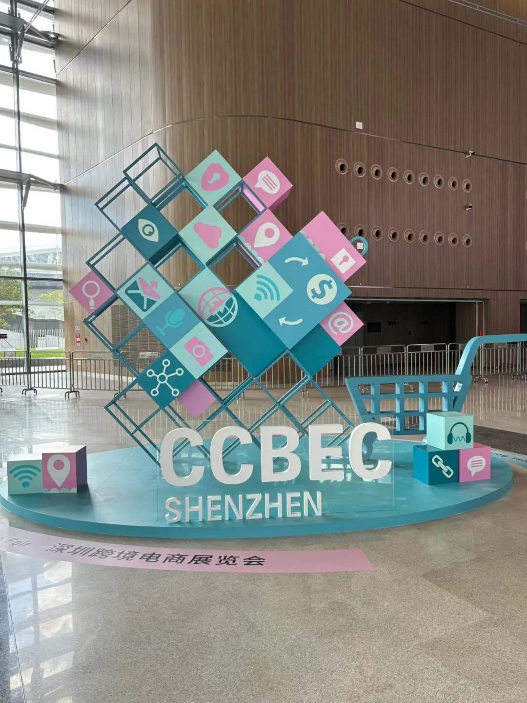 慕达斯沙发｜2025深圳跨境电商展