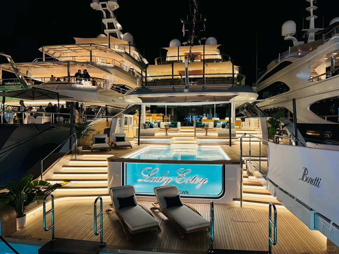 Monaco游艇展的夜晚～名副其实纸醉金迷～