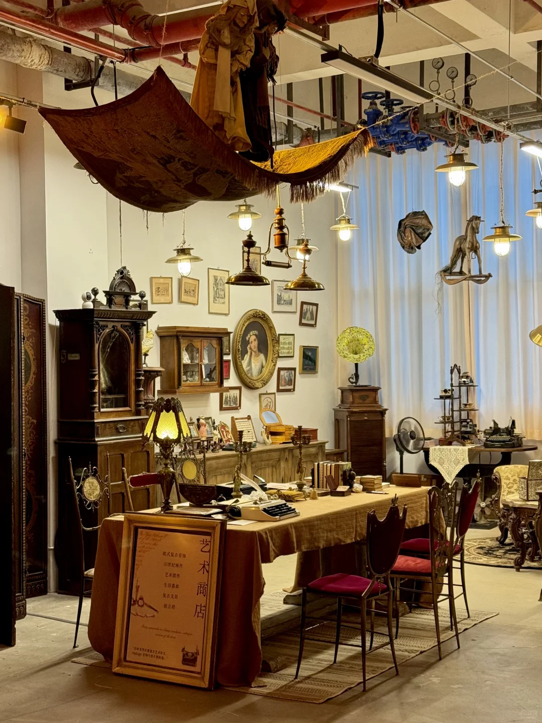 穿越11个欧洲时空！在古董展里当电影主角?