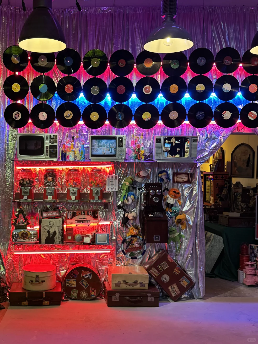 穿越11个欧洲时空！在古董展里当电影主角?