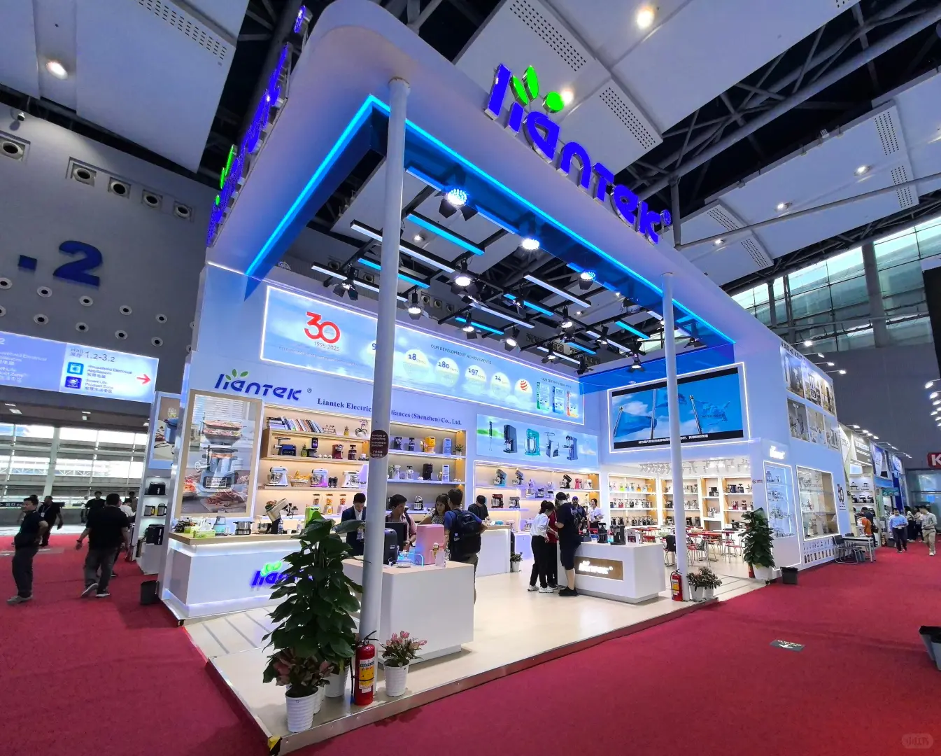 广交会展台太燃了 | 科技感与高级感并存!