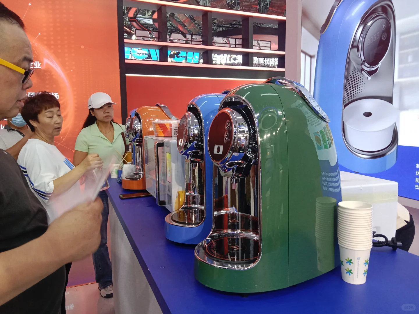 石家庄大学生去数博会蹭吃蹭喝