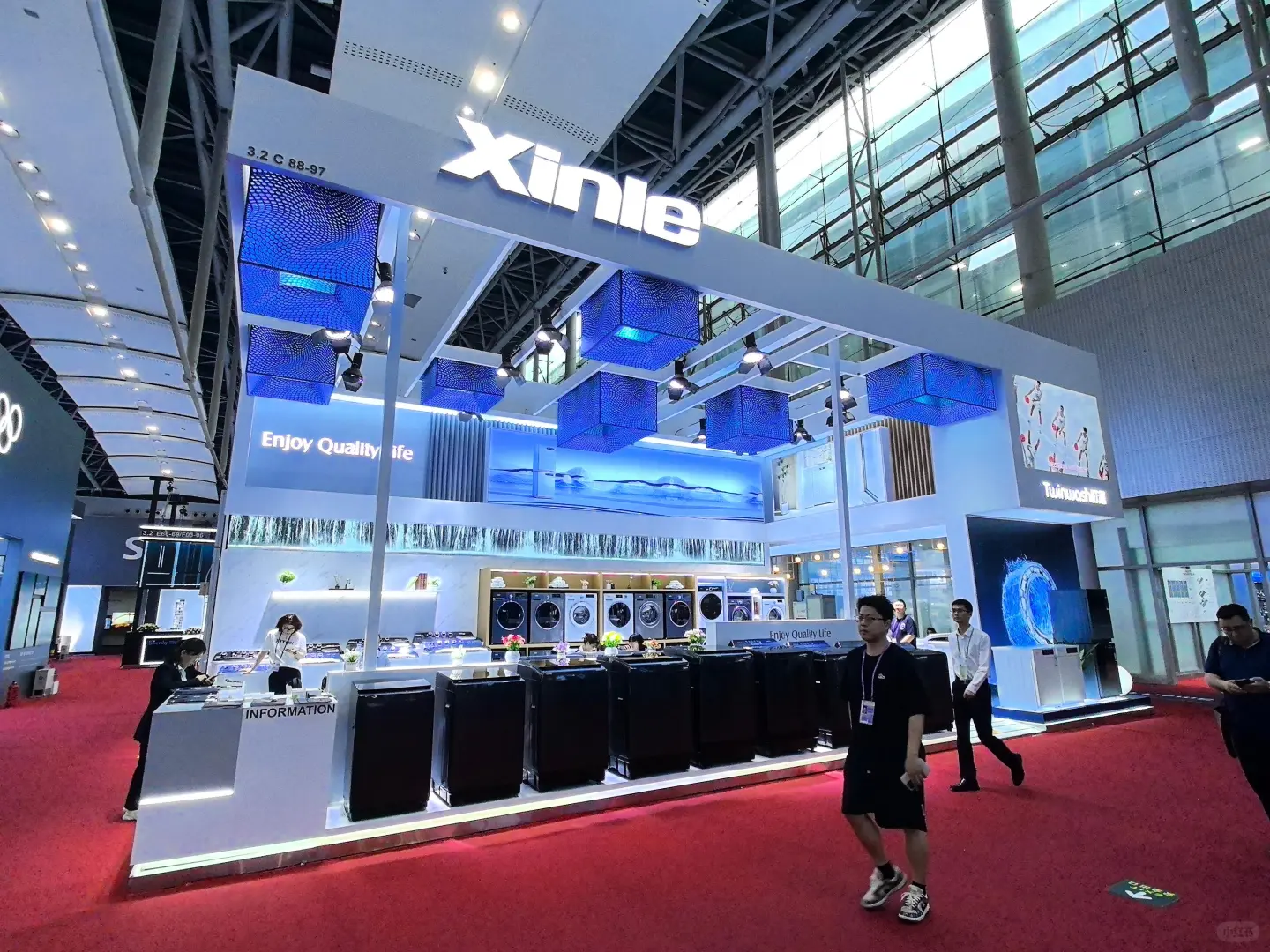 广交会展台太燃了 | 科技感与高级感并存!