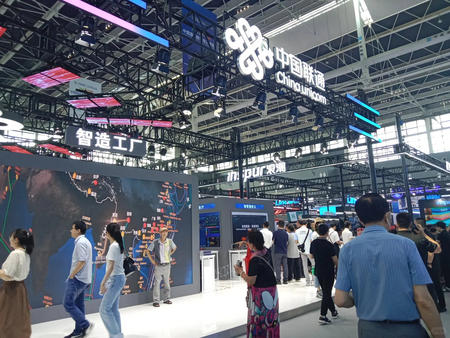 石家庄大学生去数博会蹭吃蹭喝