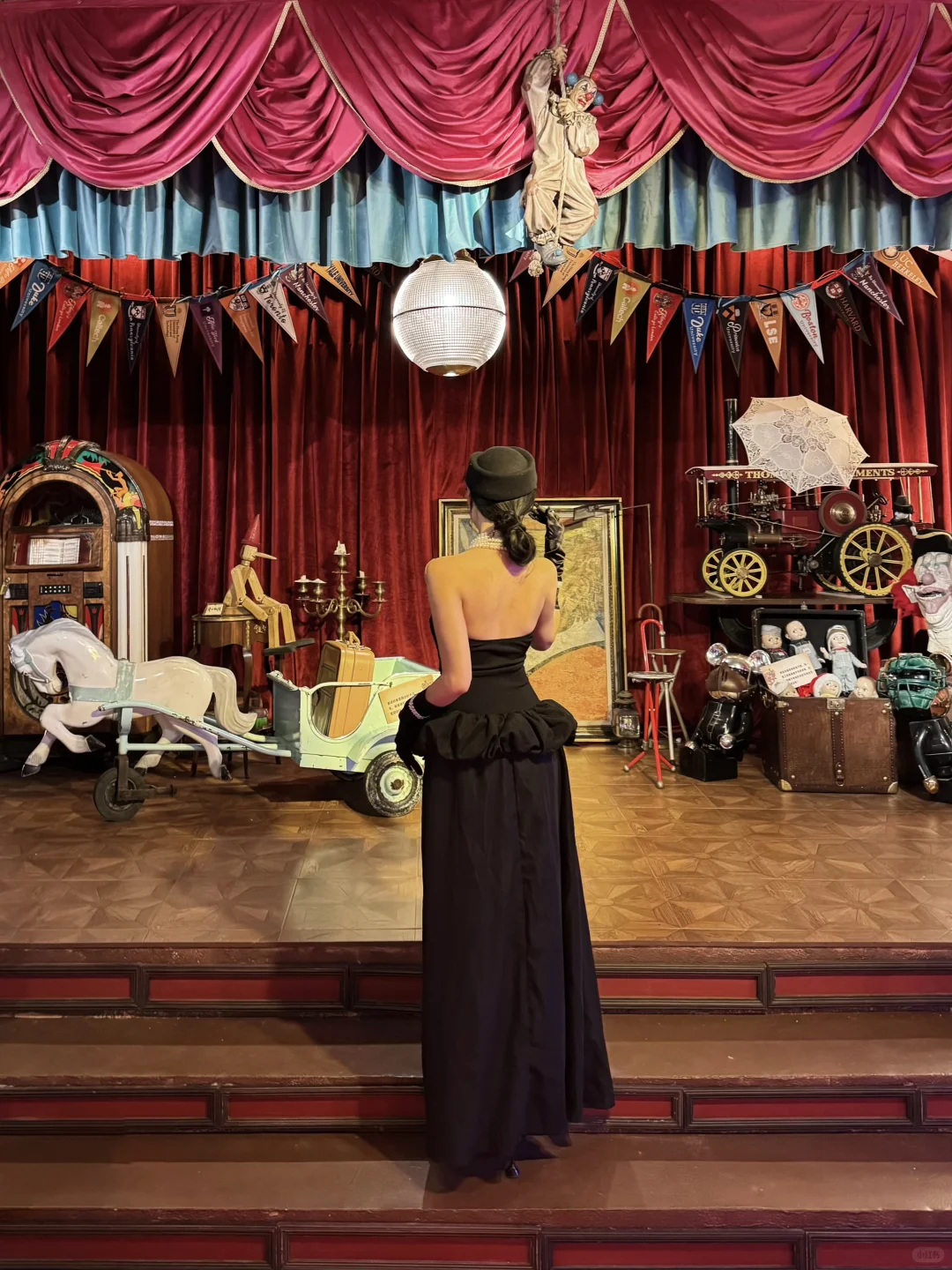 穿越11个欧洲时空！在古董展里当电影主角?