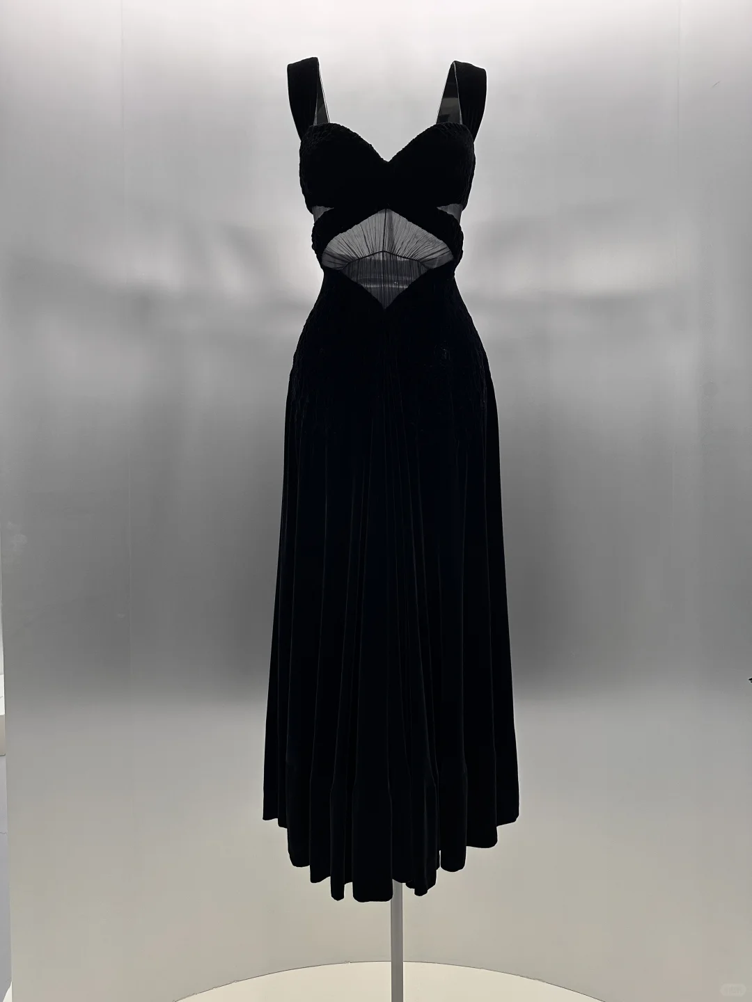 巴黎时装展|构筑高定时代:Alaïa 与 Mugler