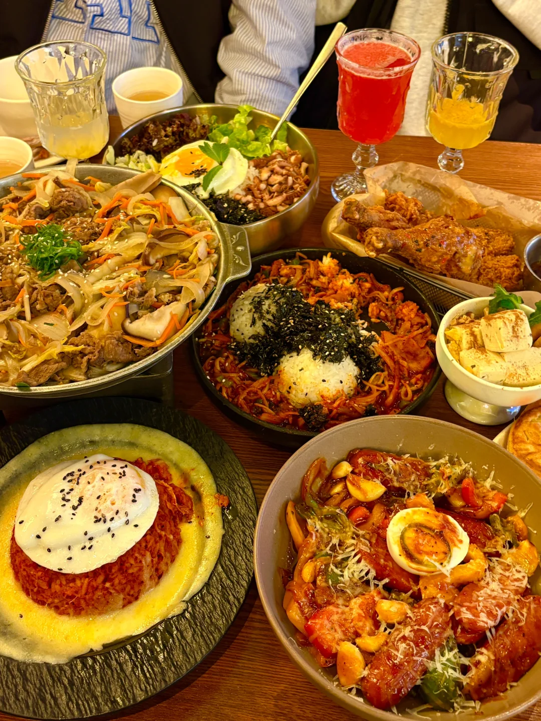 团了三人餐叫了前任和现任……