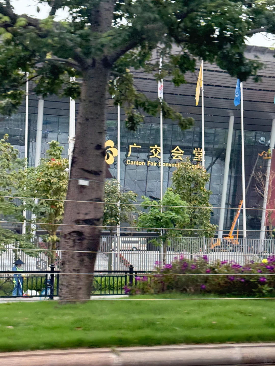 又到广交会,今天做一个小红帽牛马⛑️