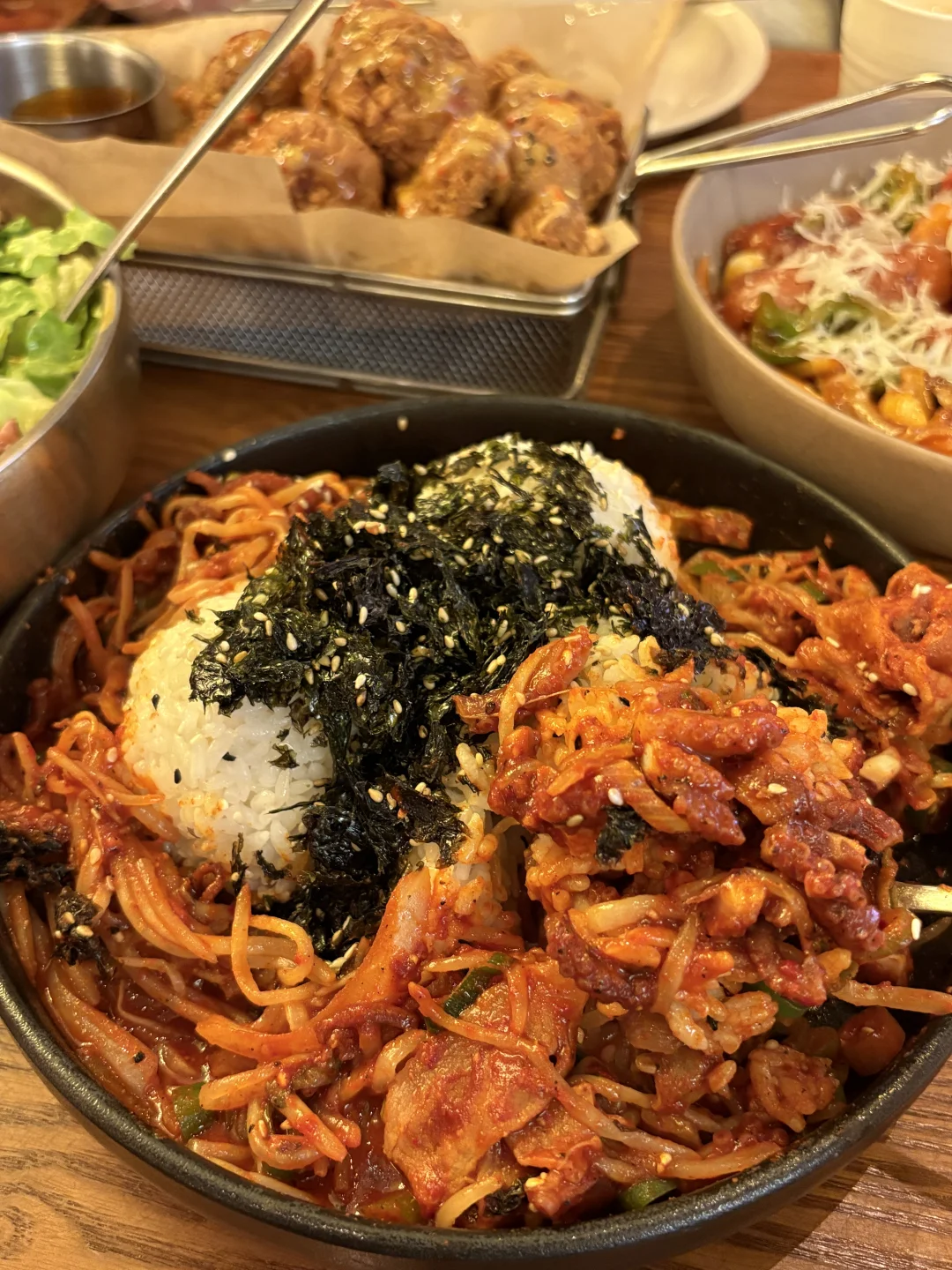 团了三人餐叫了前任和现任……