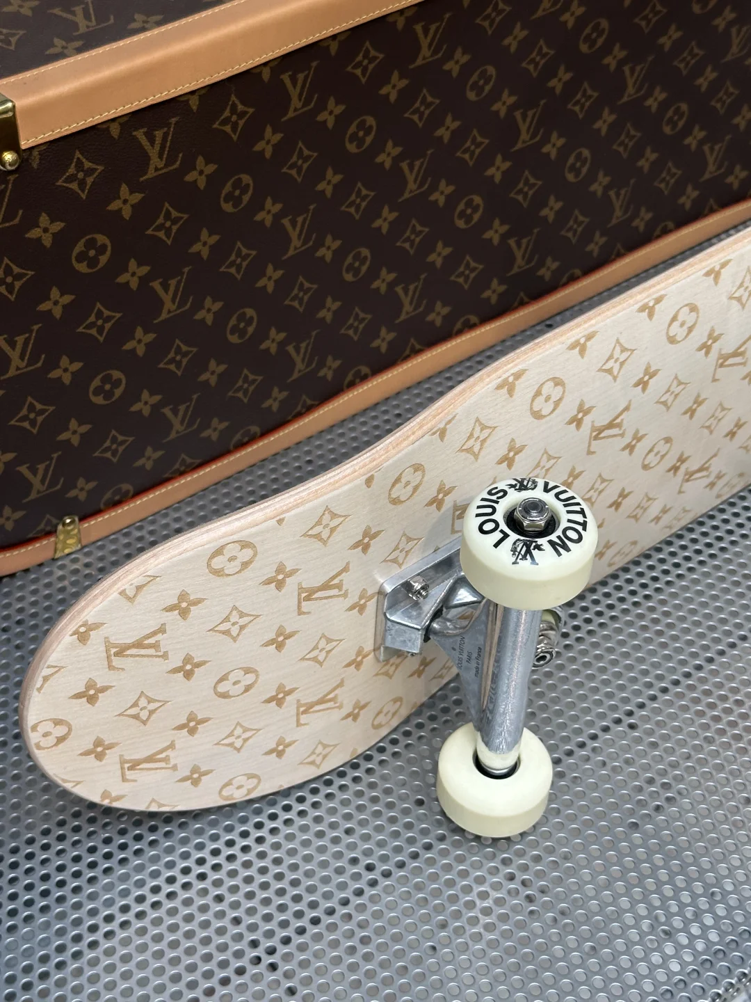 VIRGIL ABLOH回顾展|从街头到巴黎大皇宫