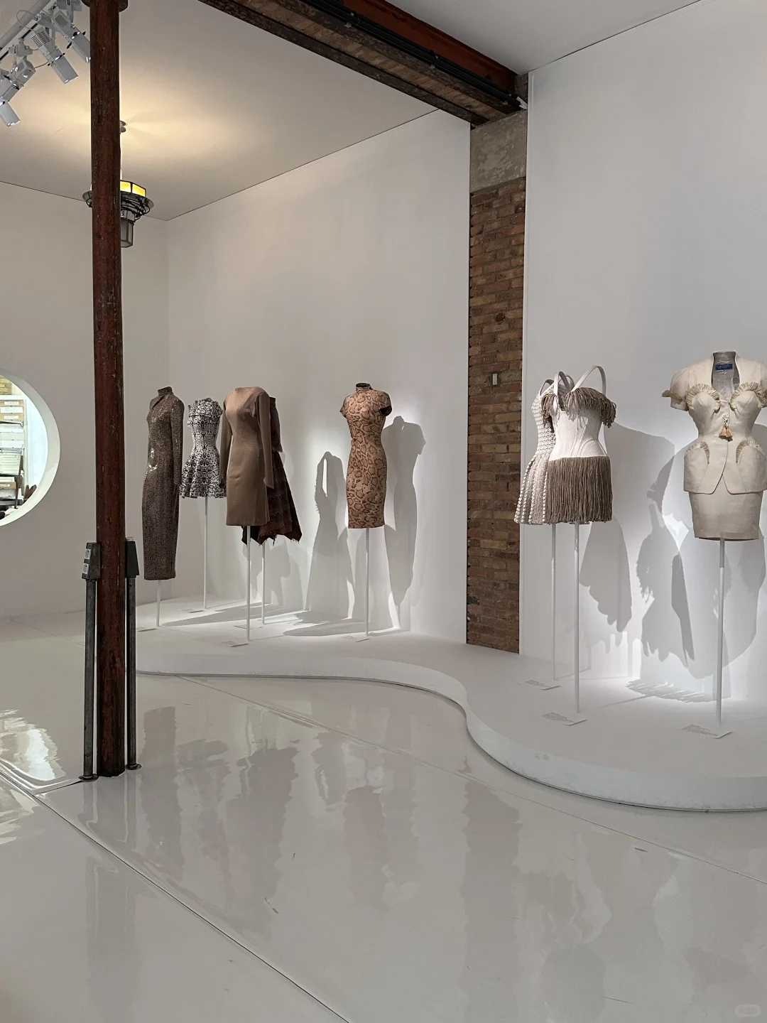 巴黎时装展|构筑高定时代:Alaïa 与 Mugler