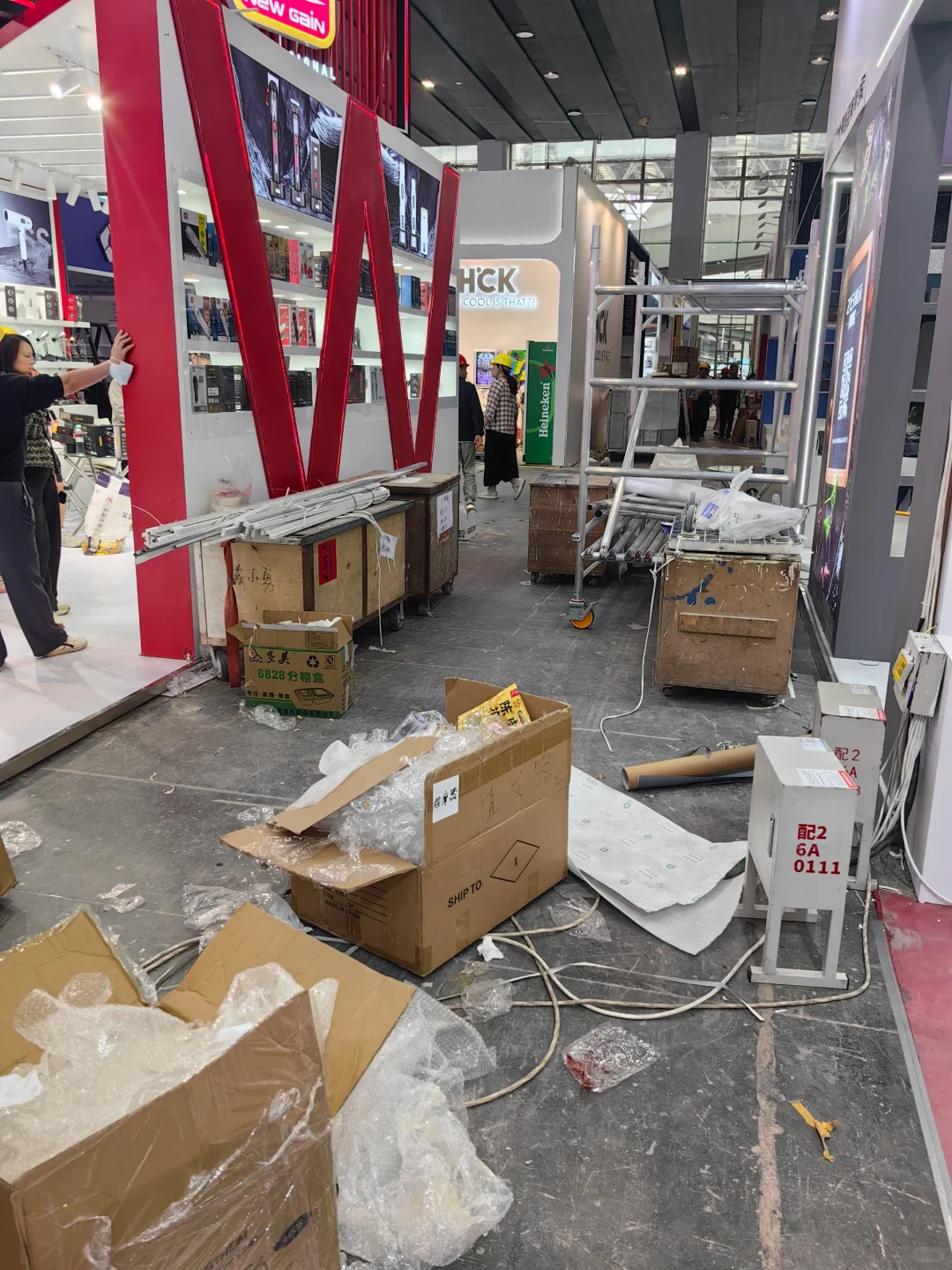 又到广交会,今天做一个小红帽牛马⛑️