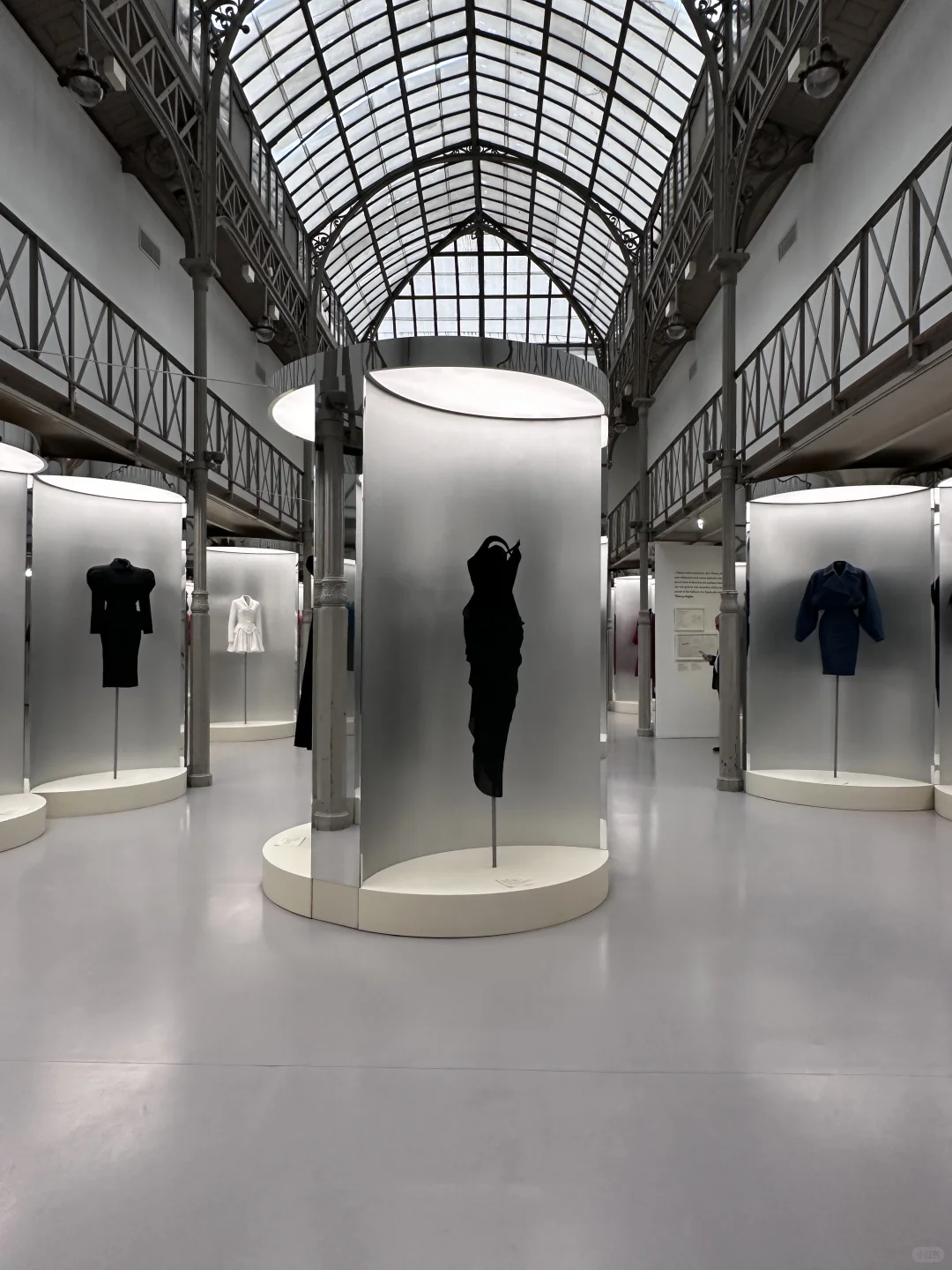 巴黎时装展|构筑高定时代:Alaïa 与 Mugler