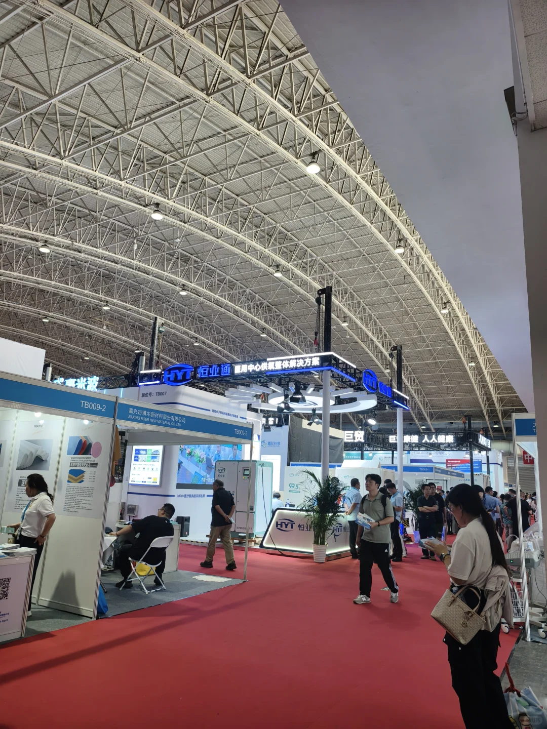 没人告诉我参加展会能领小礼品啊