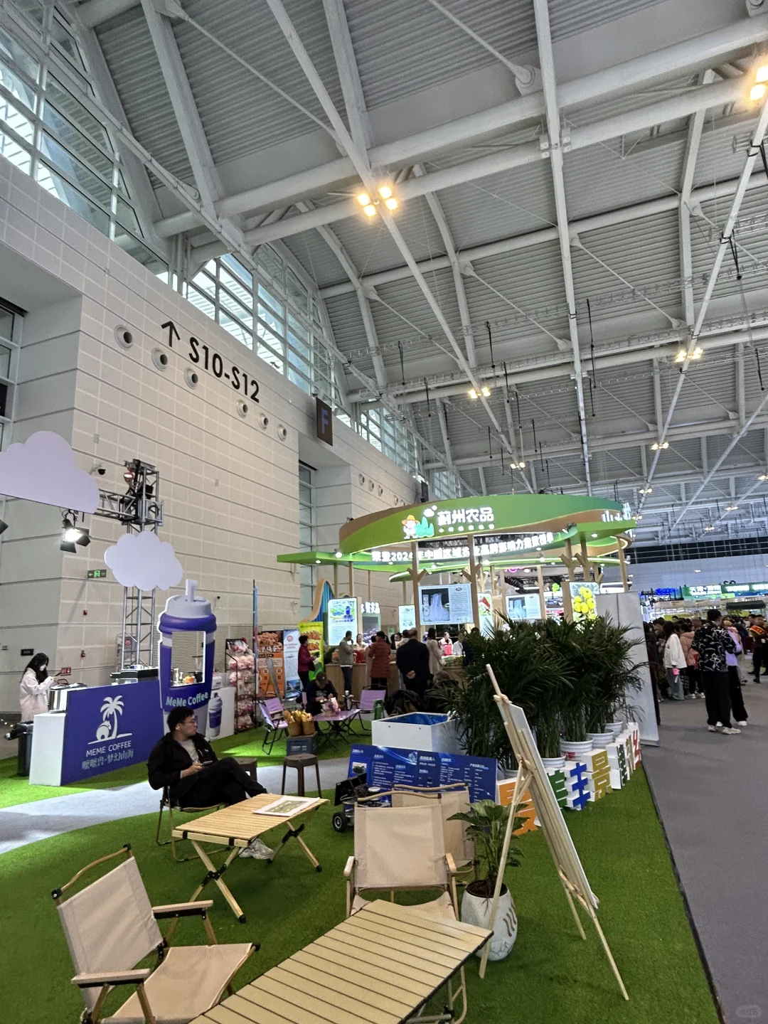 在国际农产品交易会现场—1（17–19日）