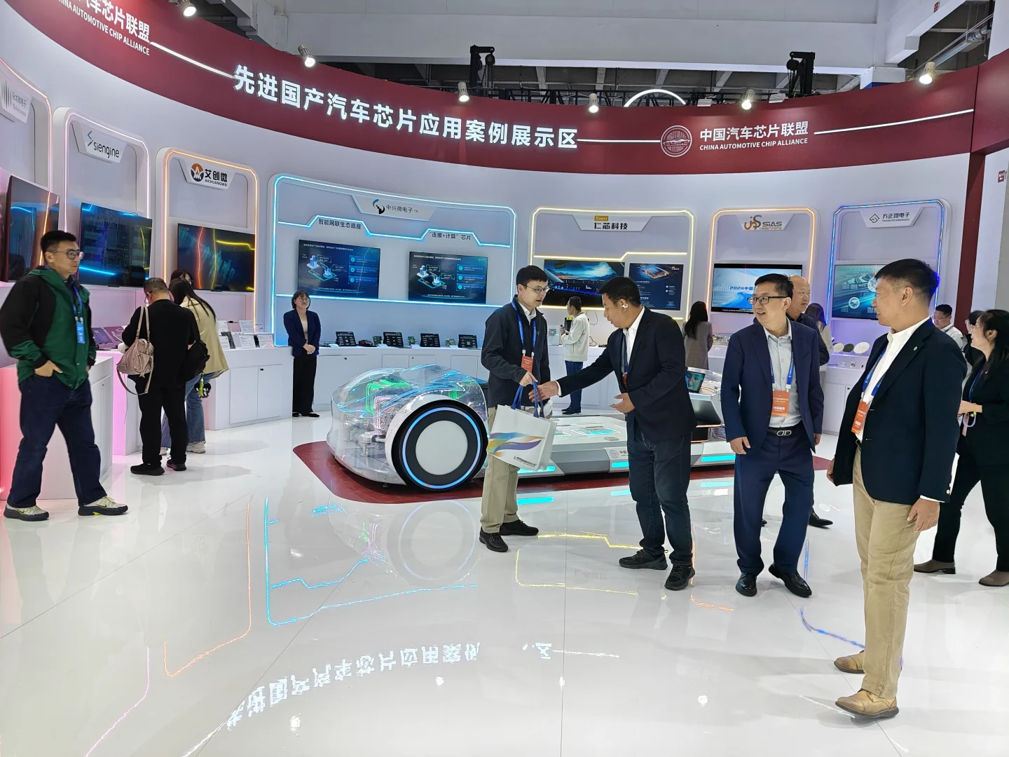 智能汽车体验!北京亦创探展