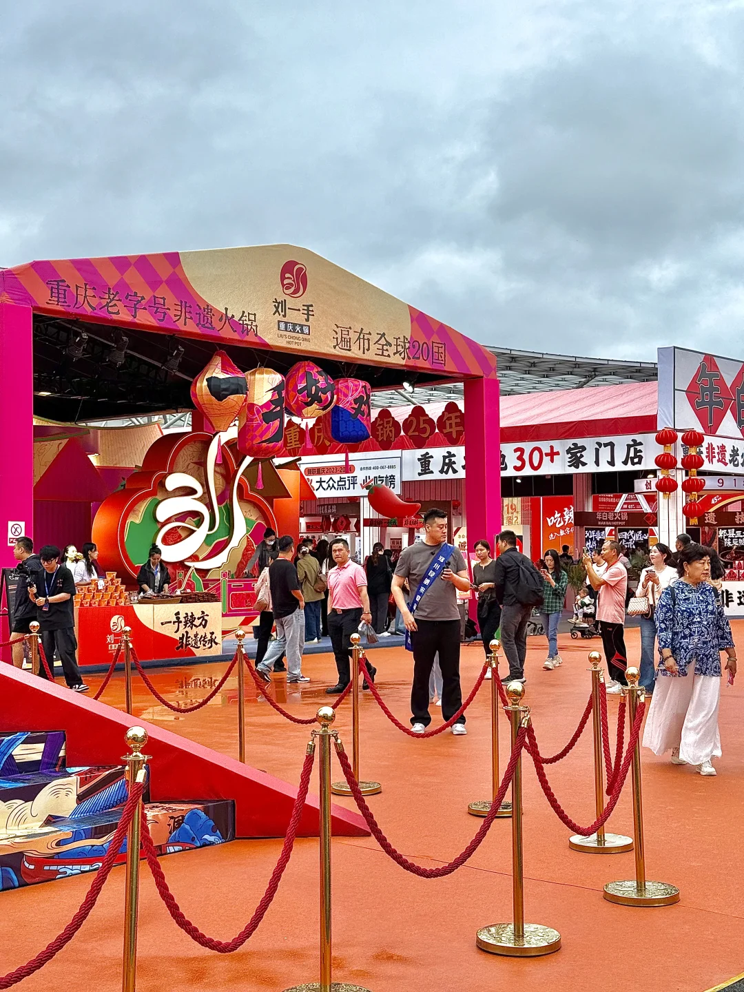 在重庆,我很少用震撼形容一场火锅博览会!!!