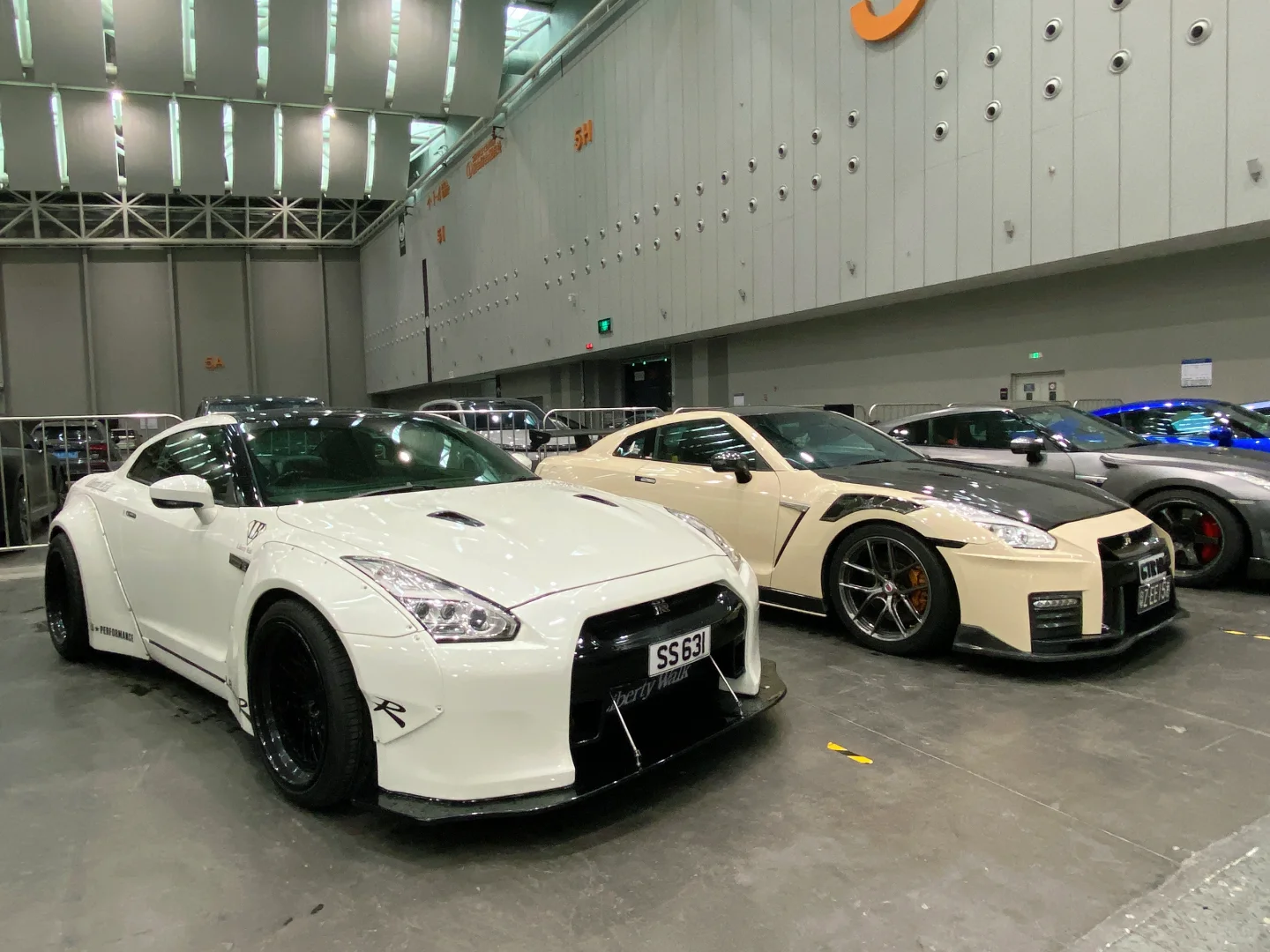 过度商业化的改装展会还是得靠外场撑场了。