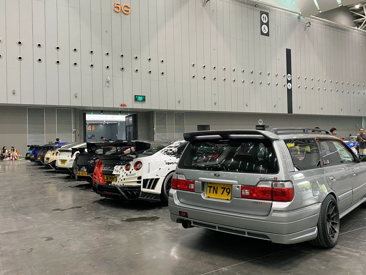 过度商业化的改装展会还是得靠外场撑场了。