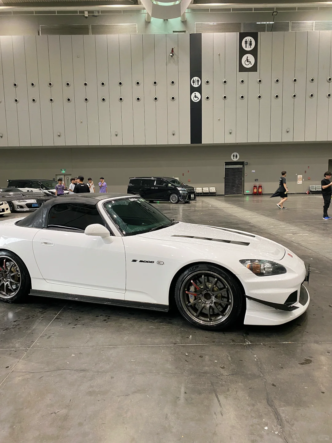 过度商业化的改装展会还是得靠外场撑场了。