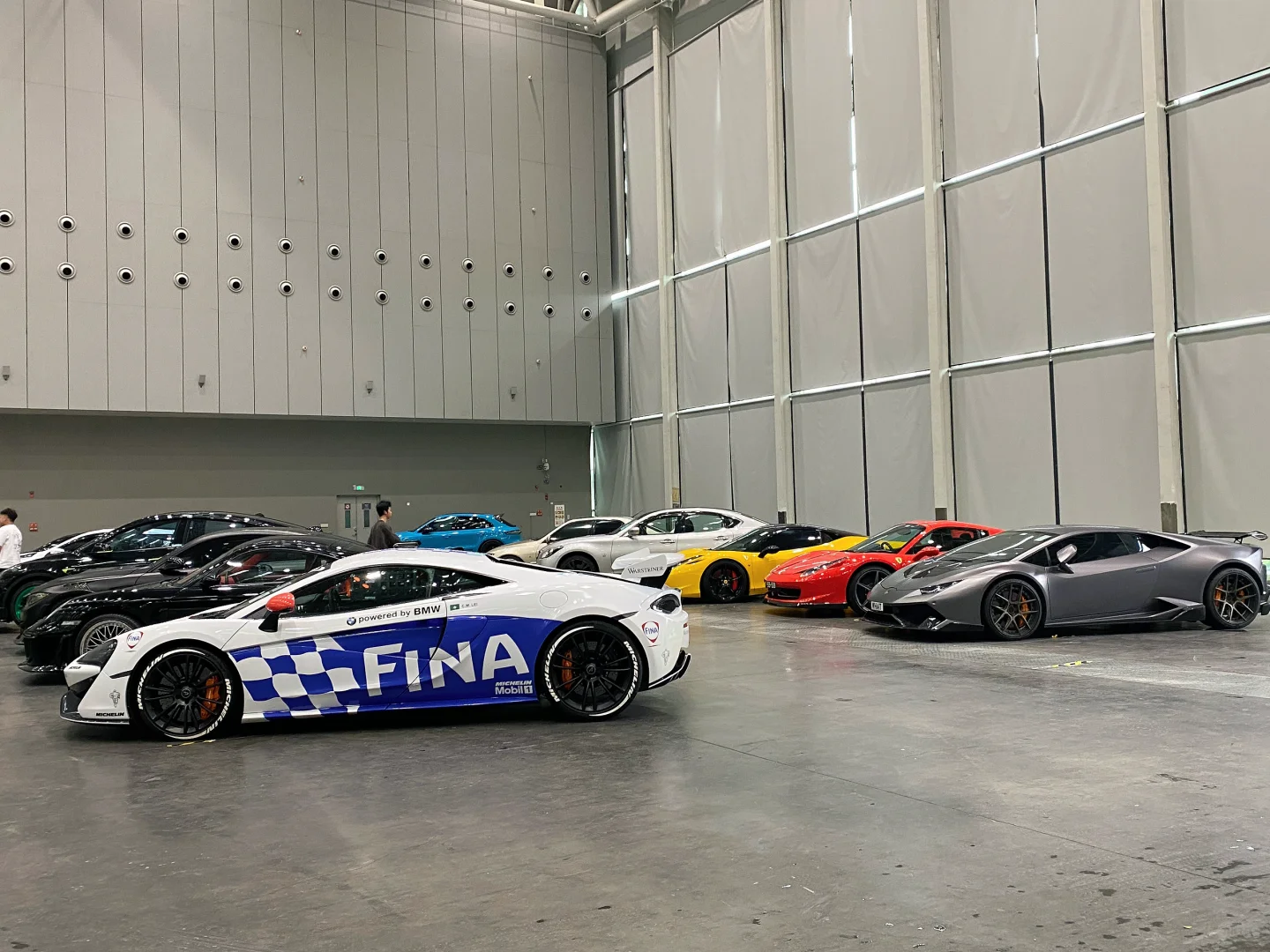 过度商业化的改装展会还是得靠外场撑场了。