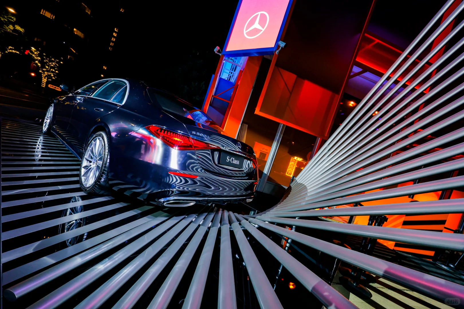 2026上海时装周x奔驰“VISIONICONIC”首秀