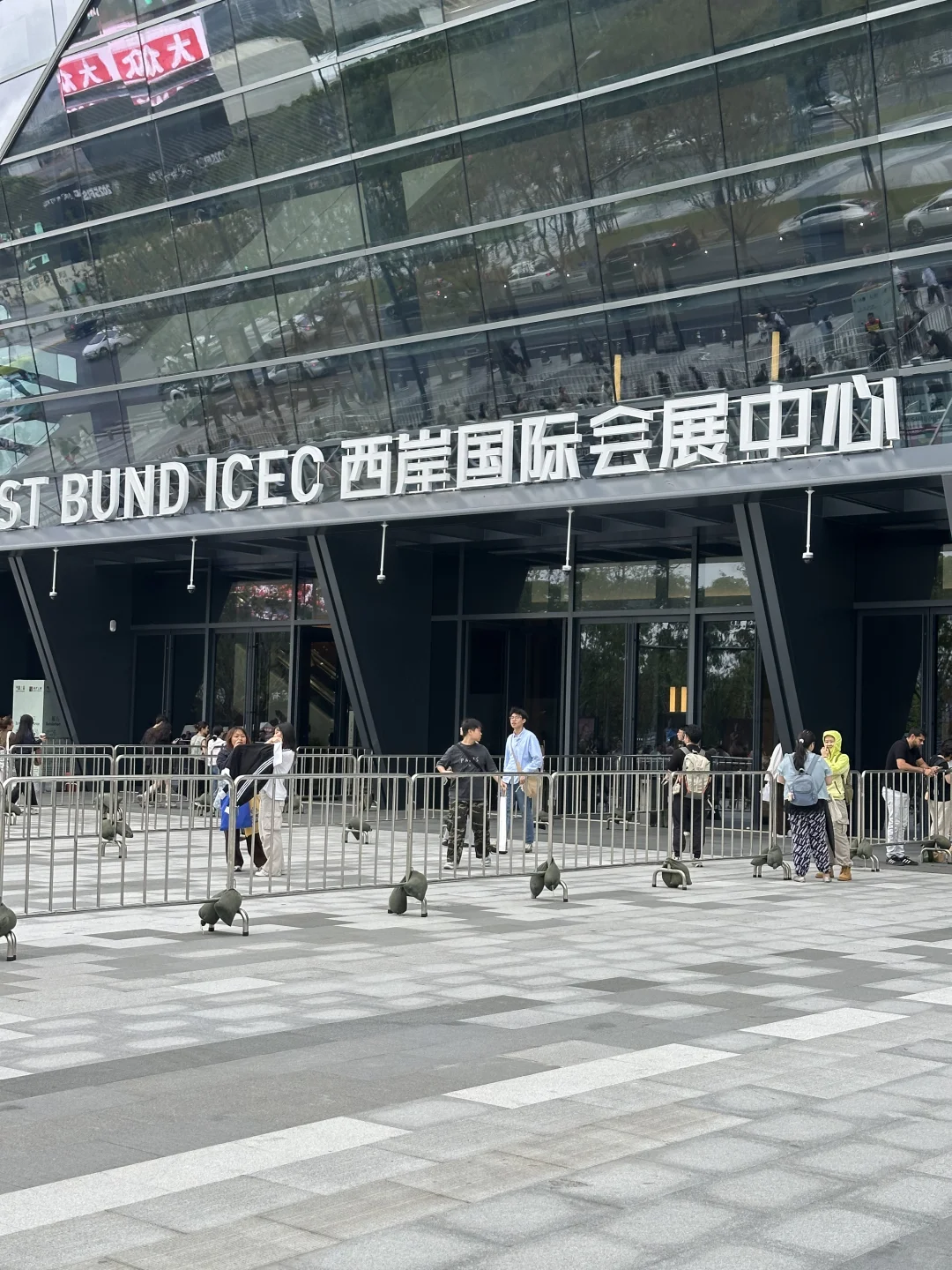 今天在上海西岸展会有10w人‼️