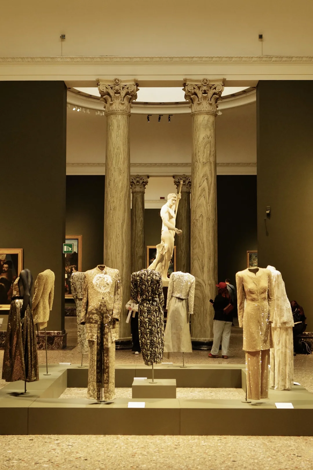 一个人旅行??在米兰为Armani纪念展落泪