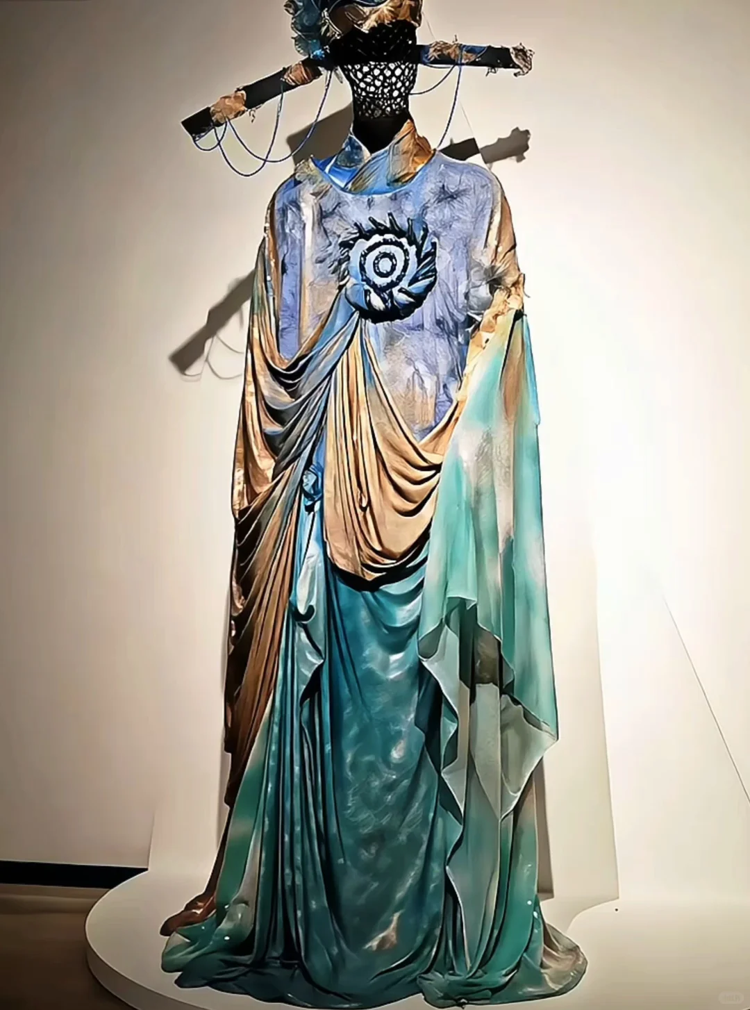 脑洞很大的免费展❗上海戏剧学生衣橱大公开