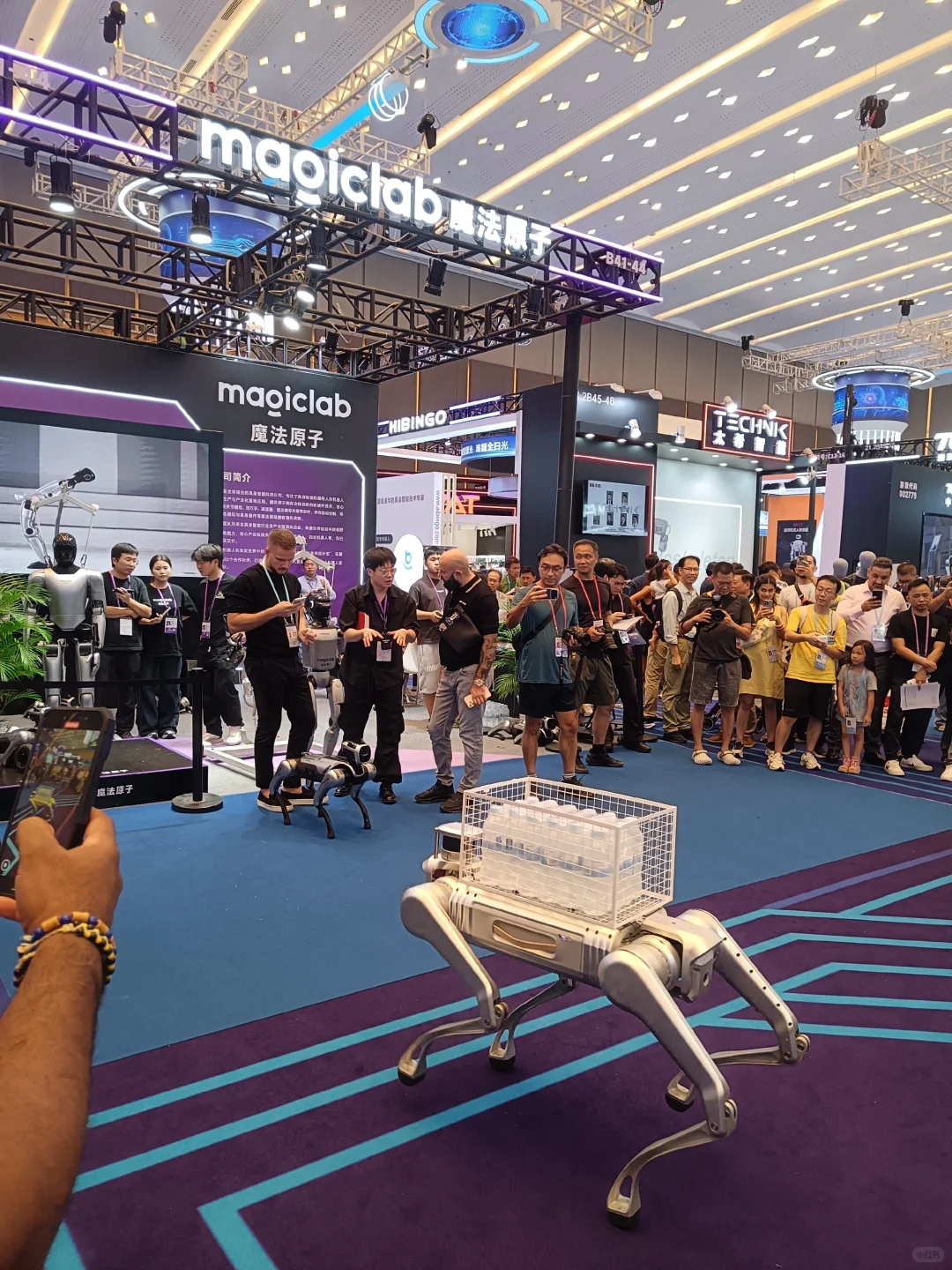 138届广交会?AI咖啡机器人☕️✨