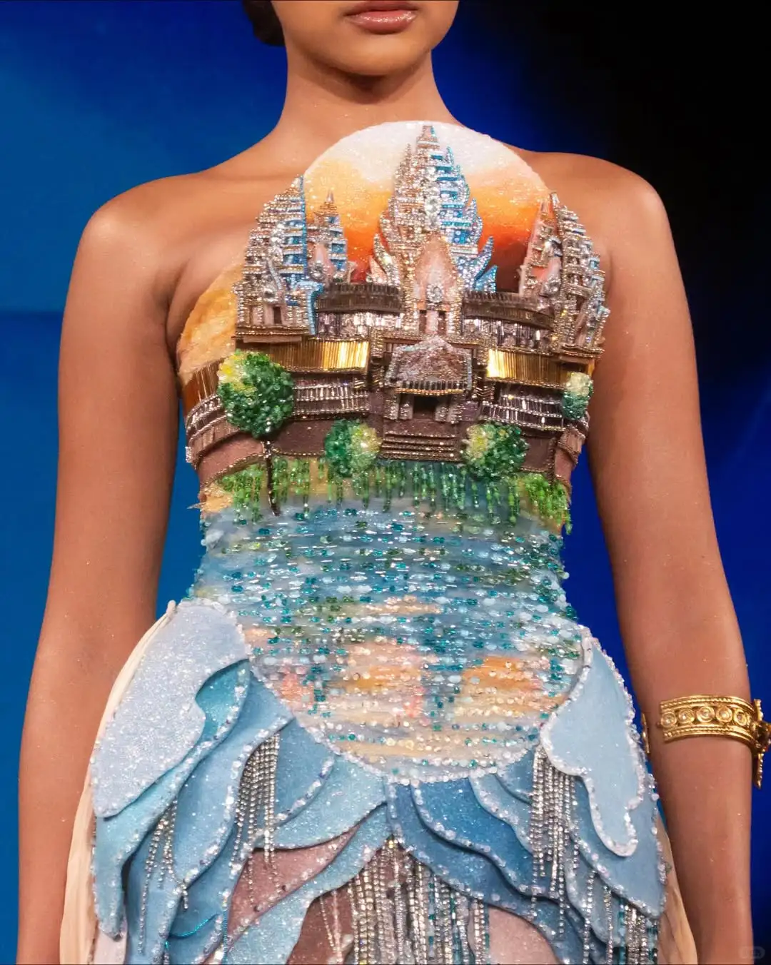 Almée Couture：把宇宙级浪漫穿身上?