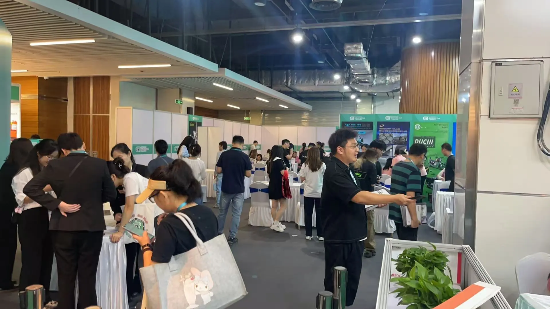 广交会进不去，旁边来看看