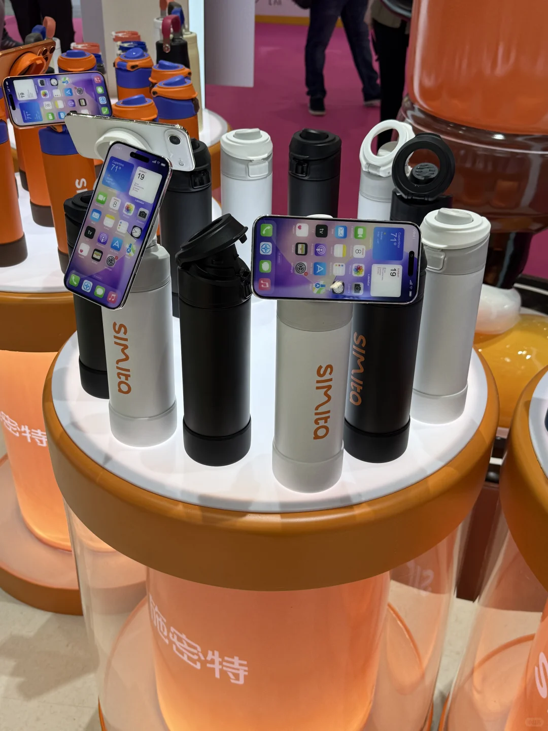 会展中心施密特免费领杯子！