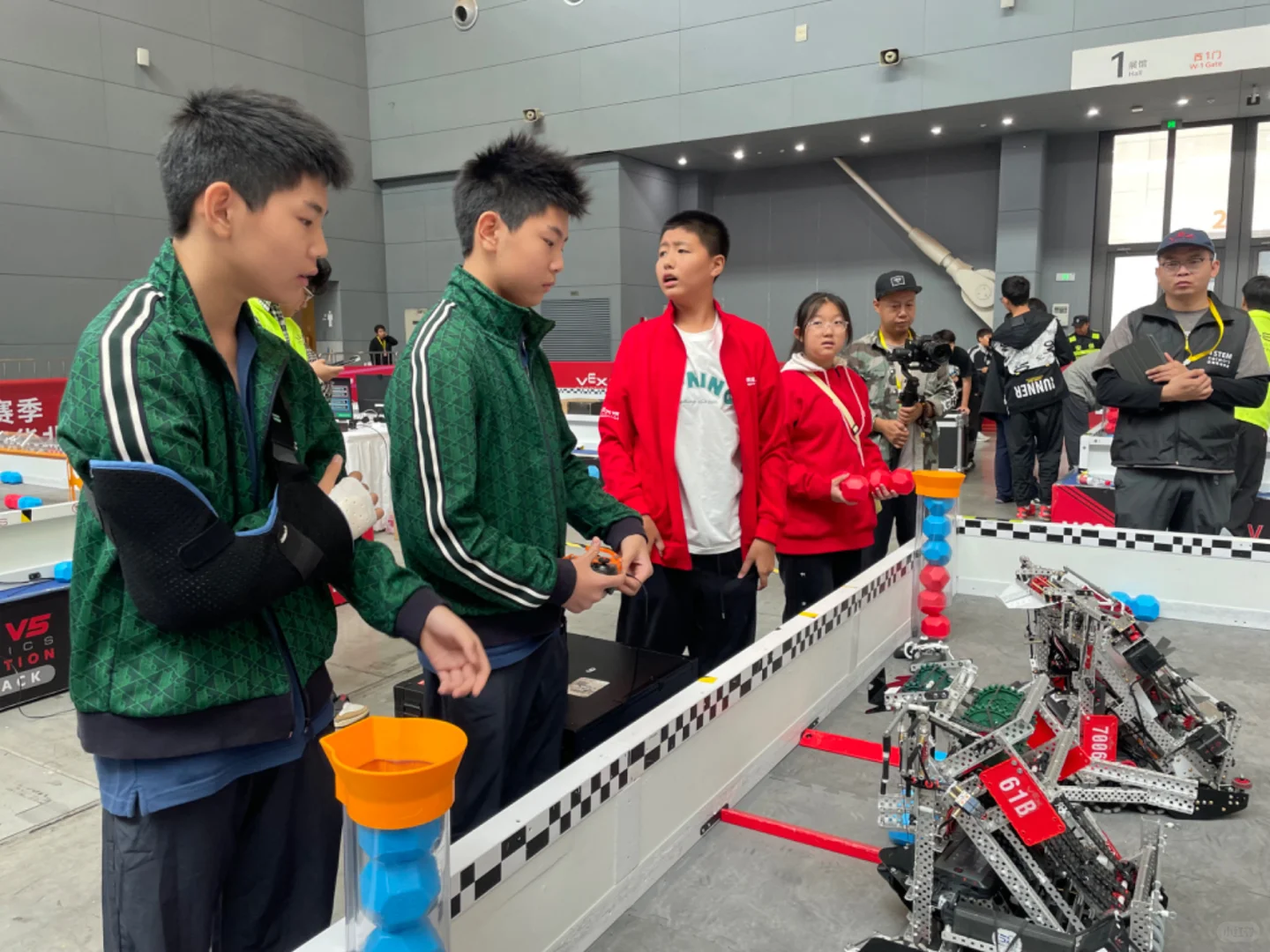 VEX亚洲公开赛华北大区赛V5RC亚军、设计奖