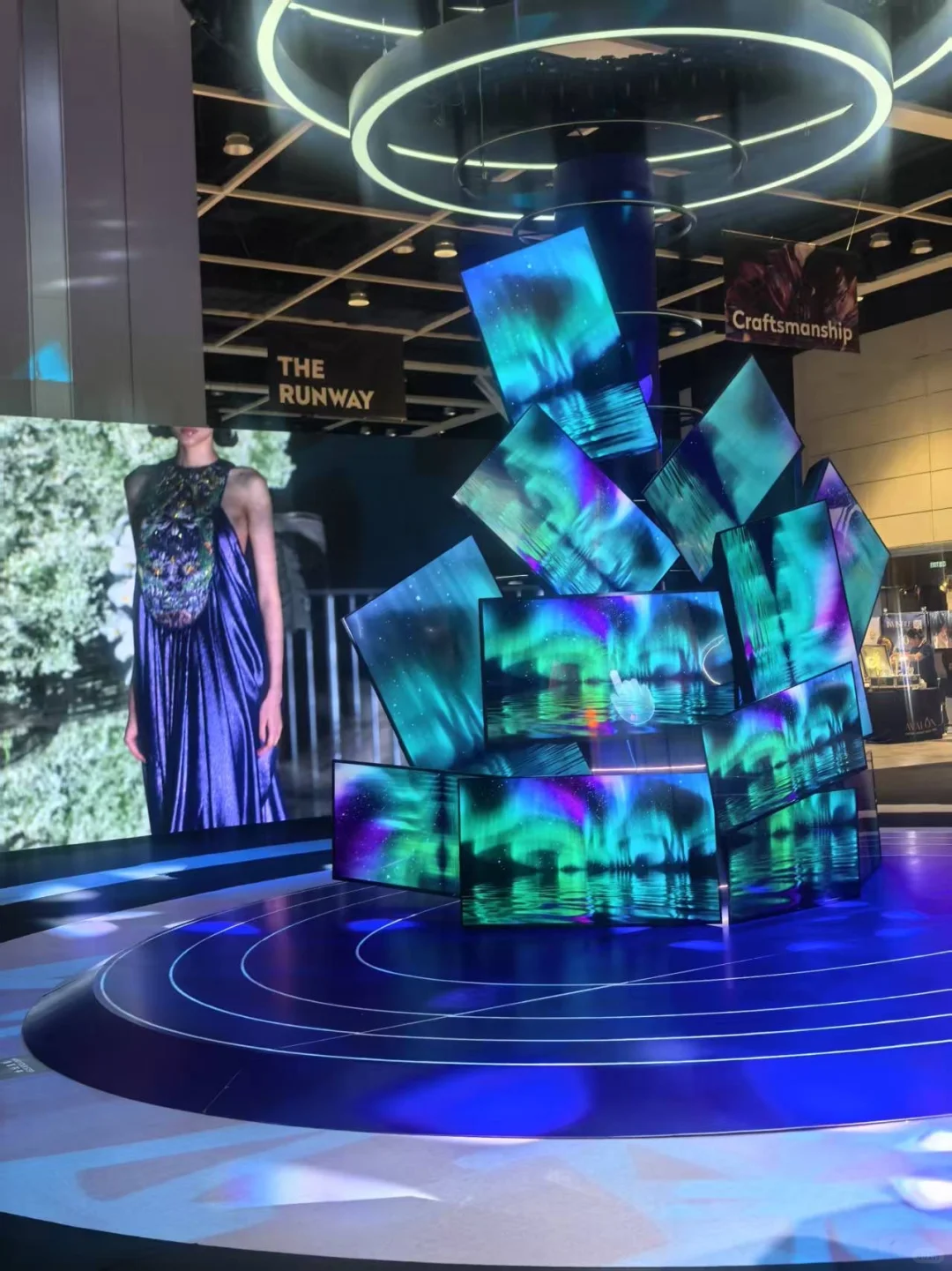 CENTRESTAGE时尚展 郭培首秀 全球风尚共赏