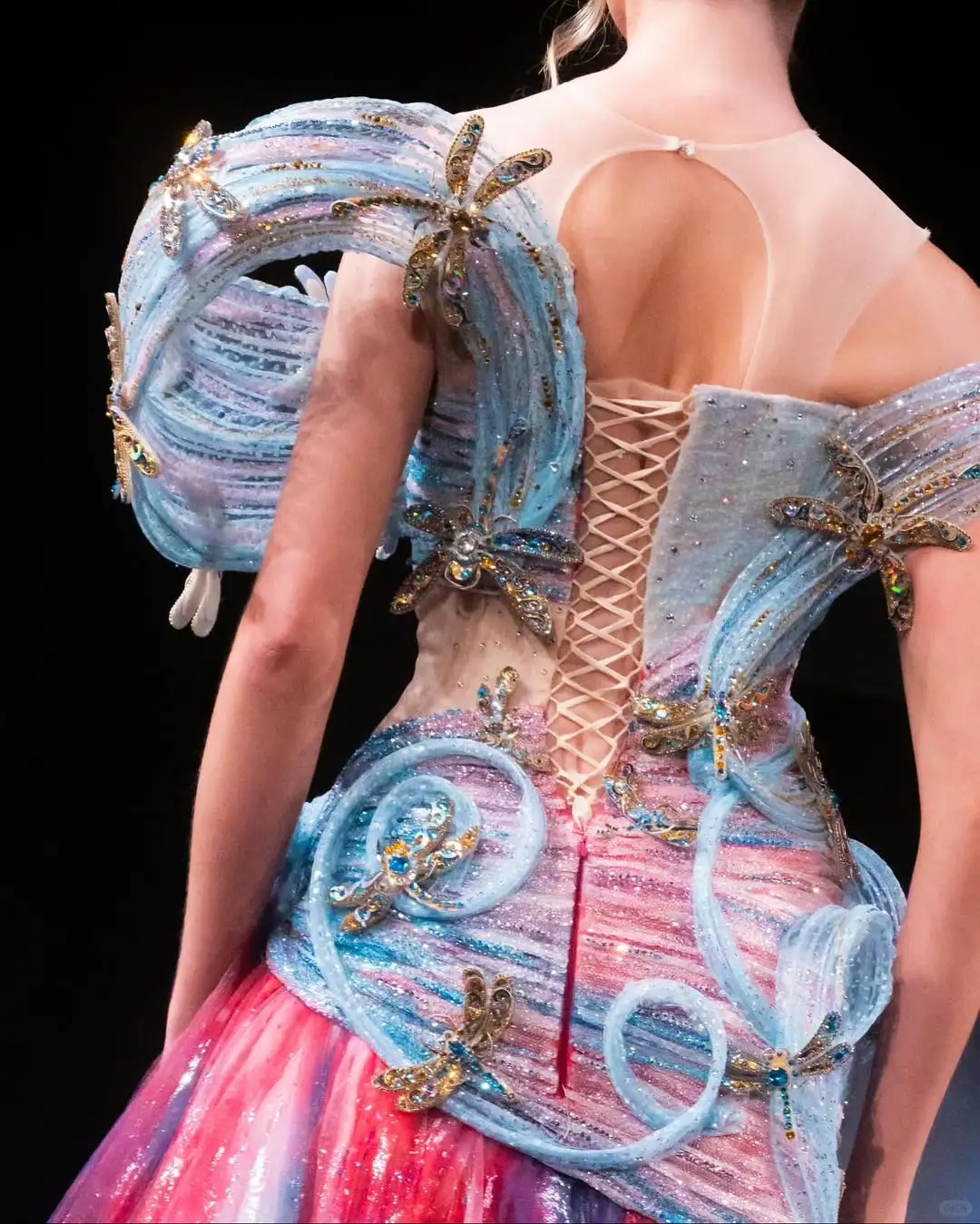 Almée Couture：把宇宙级浪漫穿身上?