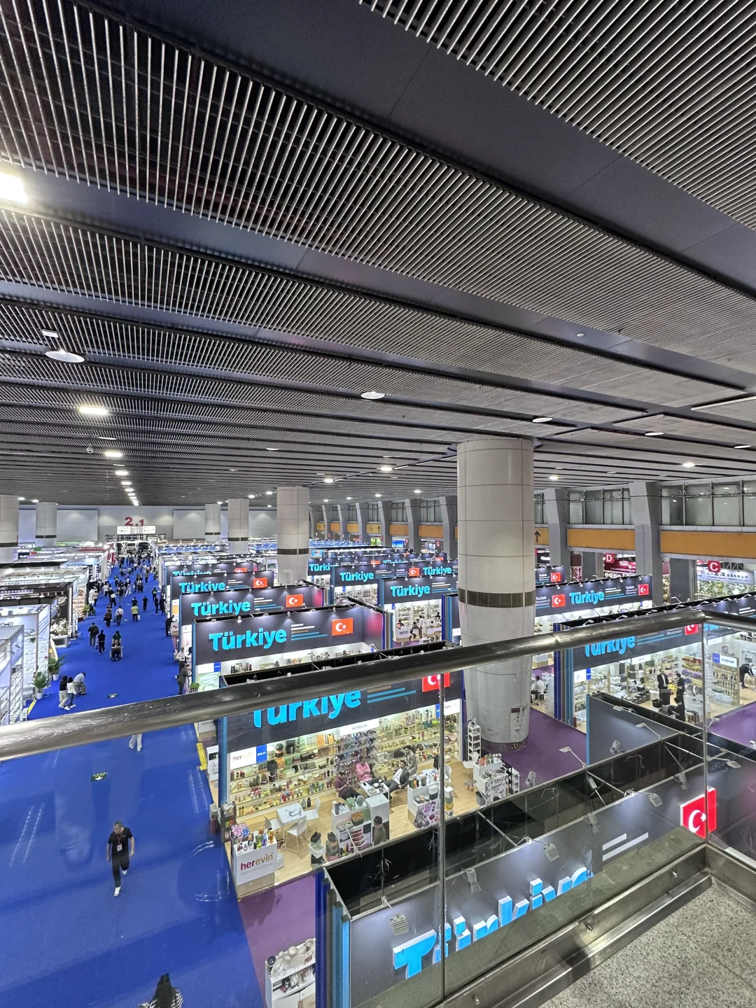 05英专生勇闯广交会