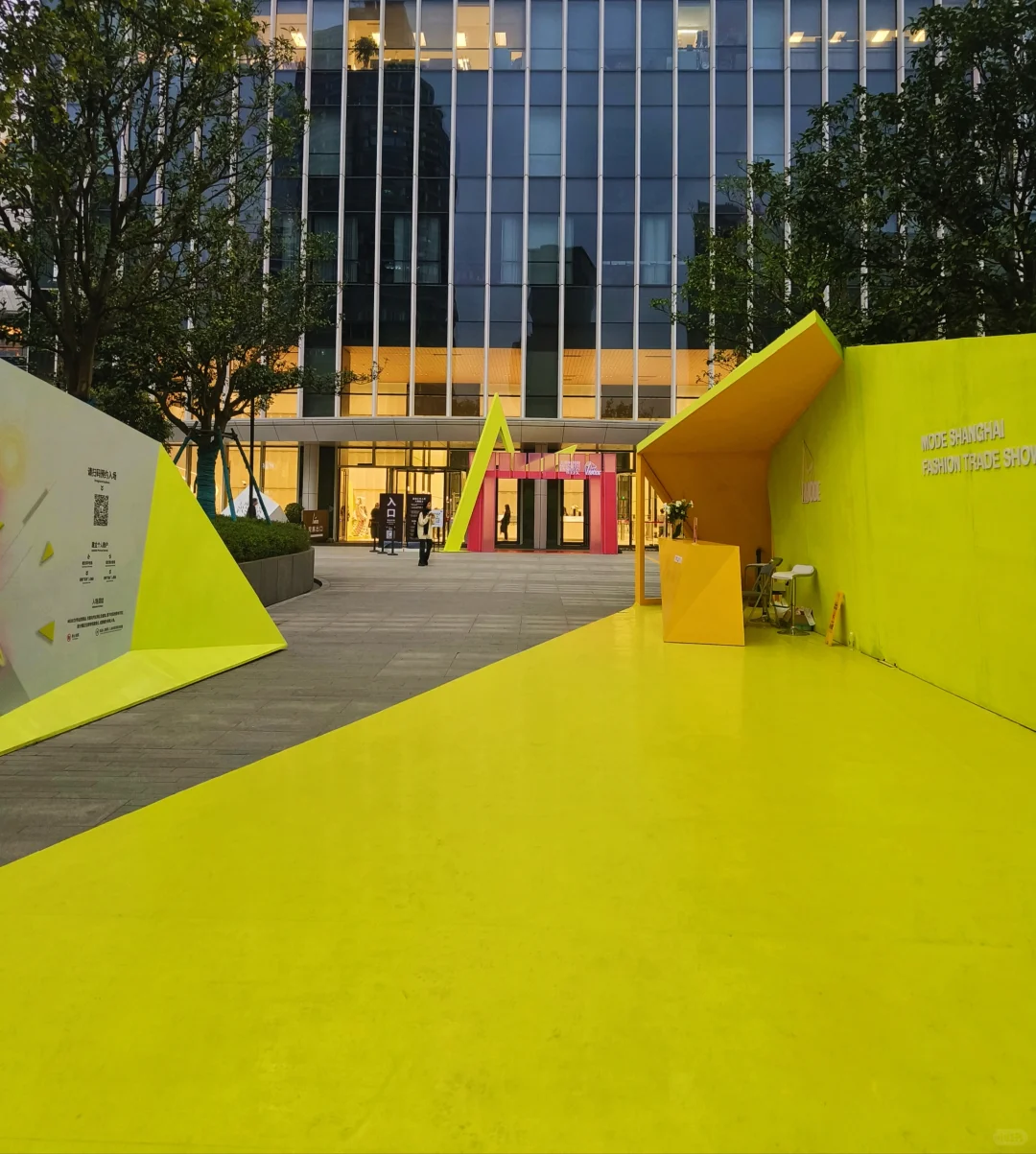 2025 MODE Closet Showroom:全球时尚大狂