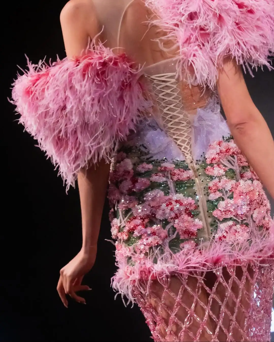 Almée Couture：把宇宙级浪漫穿身上?