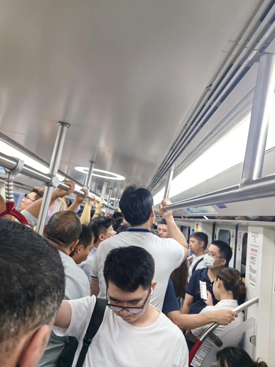 谁说广交会人不多?